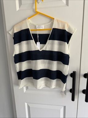 Anthro Self Contrast Women's Navy and White Striped V-Neck Knit Top medium
